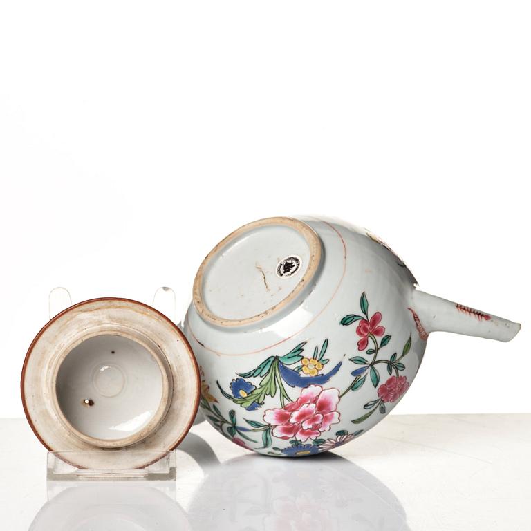 Tekanna med kopp och fat, porslin. Qingdynastin, 1700-tal.