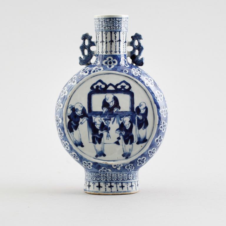 PILGRIMSFLASKA, porslin, Kina, 1800-talets mitt.