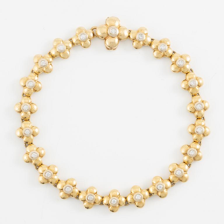 Armband, 18K guld med briljantslipade diamanter.