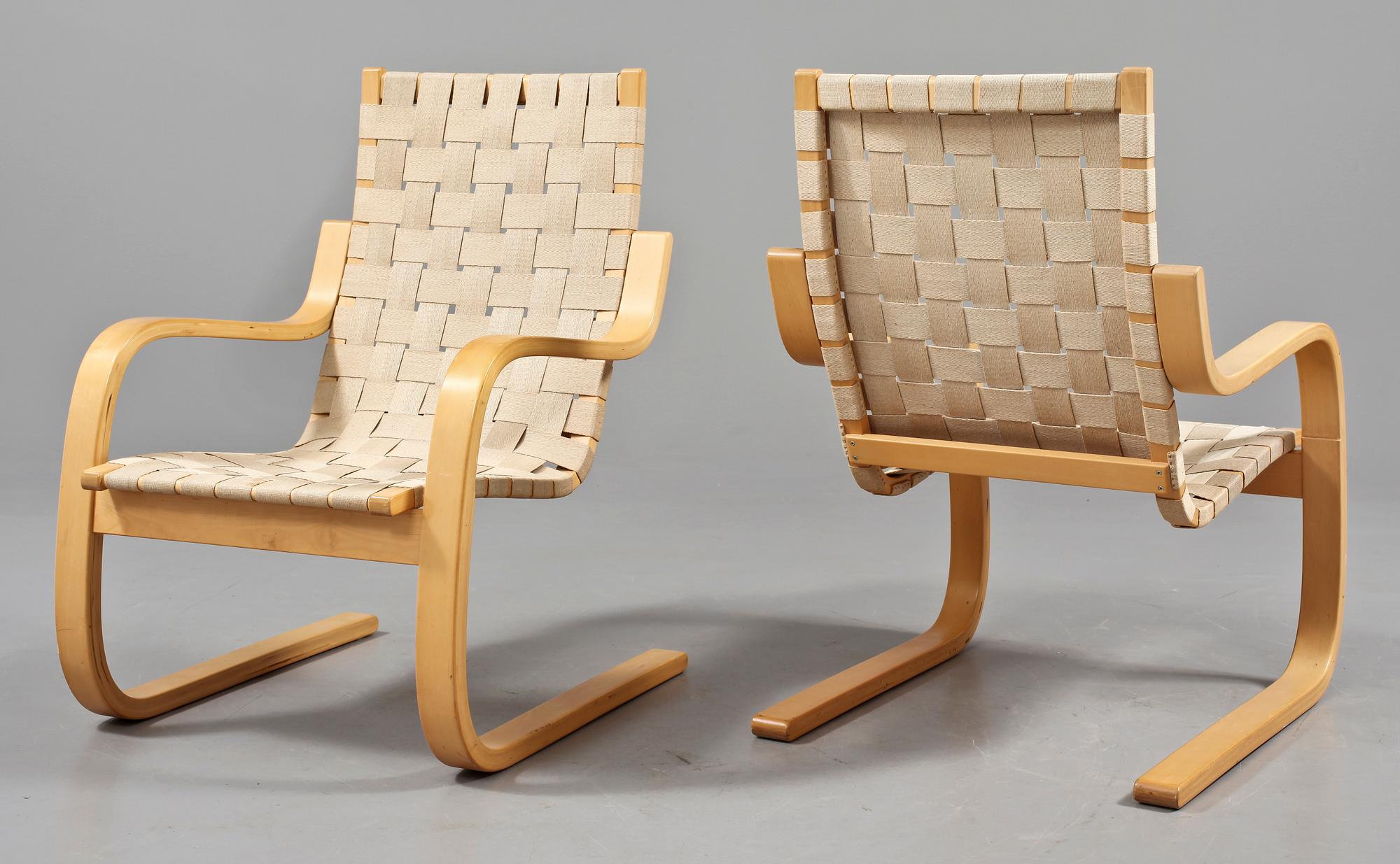 FÅTÖLJER, ett par, modell 406, Alvar Aalto för Artek, Finland.