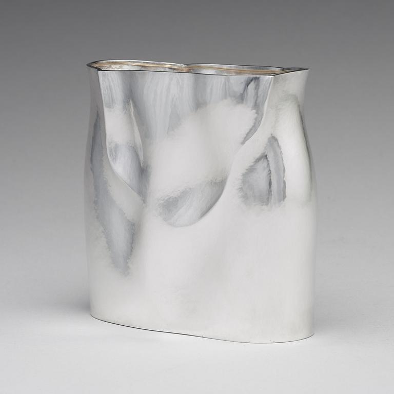 Olle Ohlsson, a sterling silver vase, Stockholm 1982.