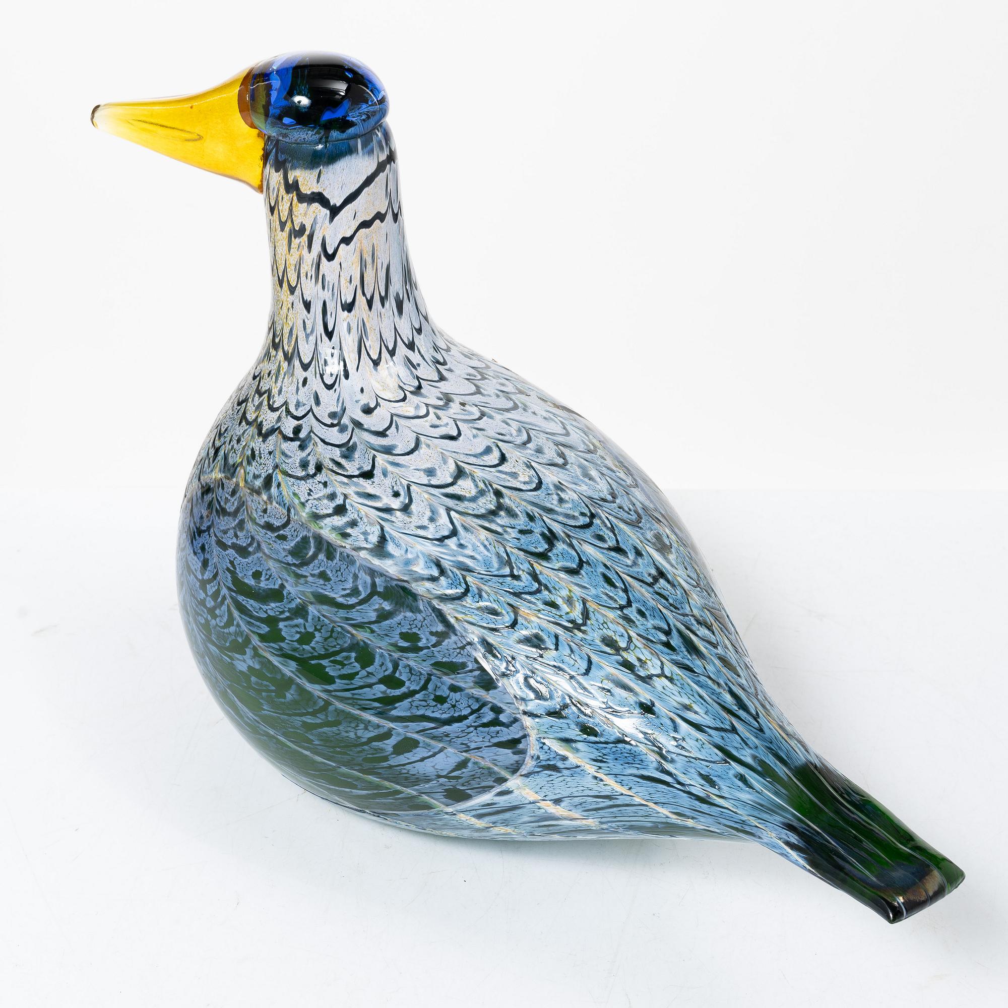 Oiva Toikka, a 'Martin Hanhi' glass bird, for the 80th jubilee of Finlands independence, Nuutajärvi, Iittala, Finland.