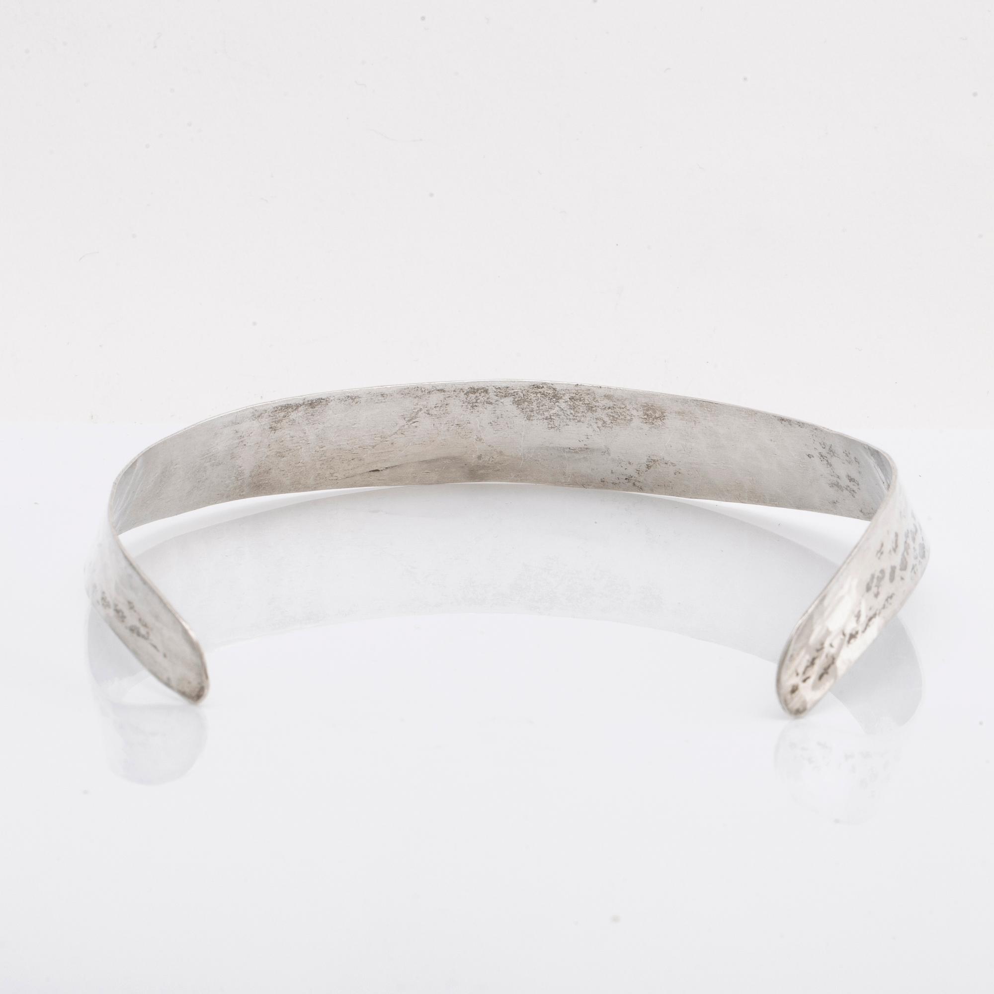 Necklace and pendant, sterling silver, 59 g, 1971 and 1977.
