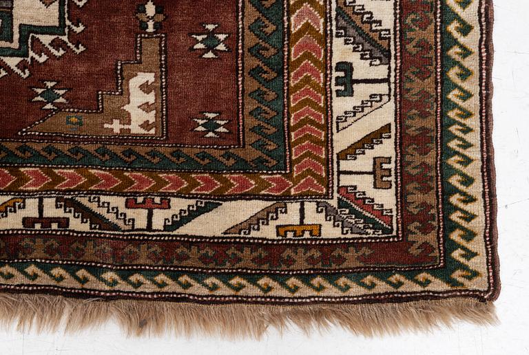 Carpet, Kazak style, approx. 270 x 165 cm.