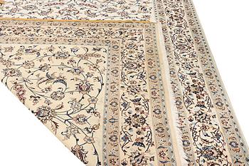A part silk Nain carpet, 9 LA, a. 398 x 289 cm.