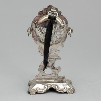 FICKUR MED STÄLL, silver, nyrokoko, troligen Pehr Fredrik Palmgren, Stockholm, 1858, otydliga stämplar.