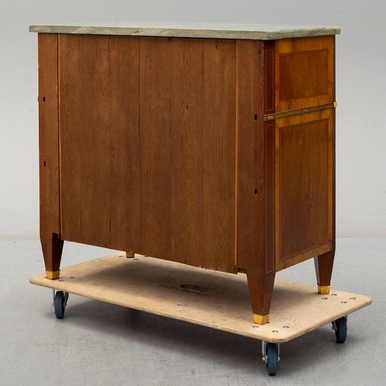 CHEST OF DRAWERS, gustavian style, first half of the 20th century.