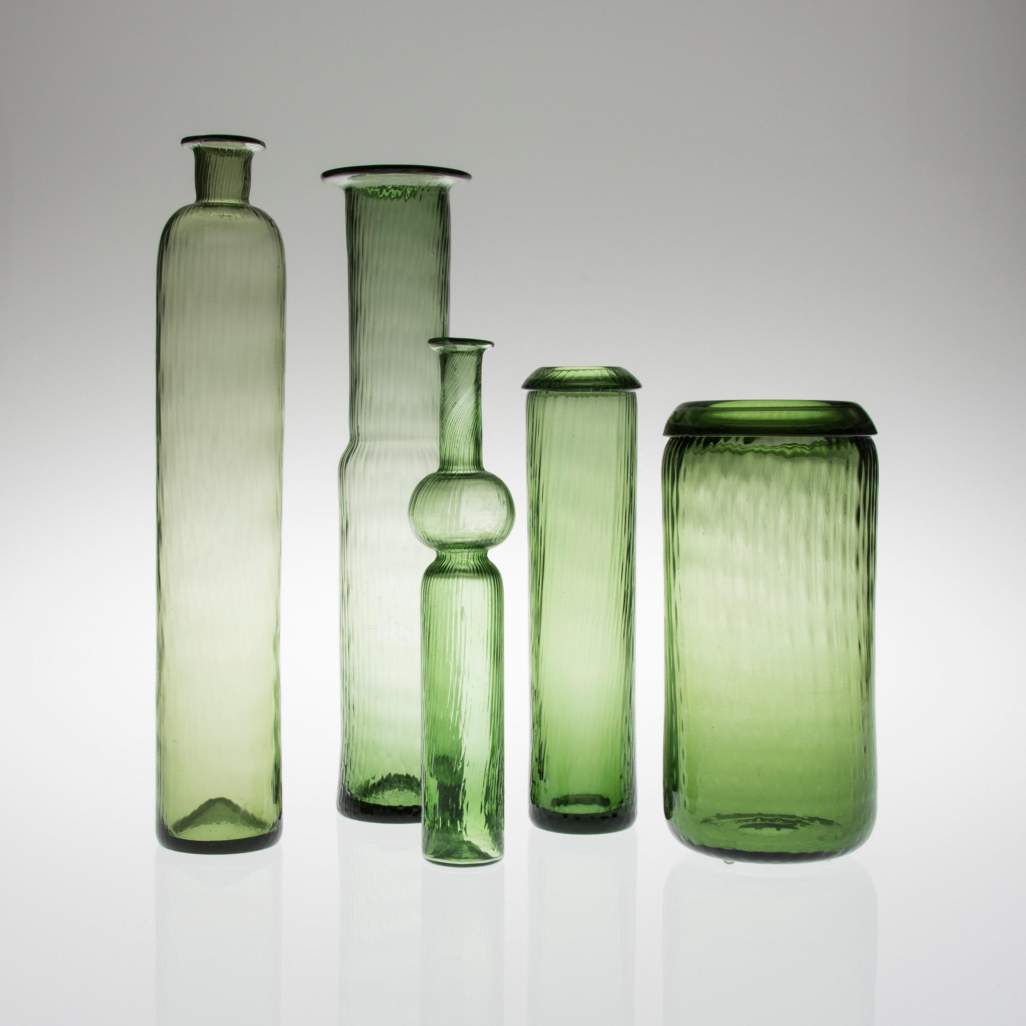 NANNY STILL, VASER och FLASKOR, glas, sammanlagt 5 st, bl a "Neptuna", Riihimäen Lasi. 1964-1965.