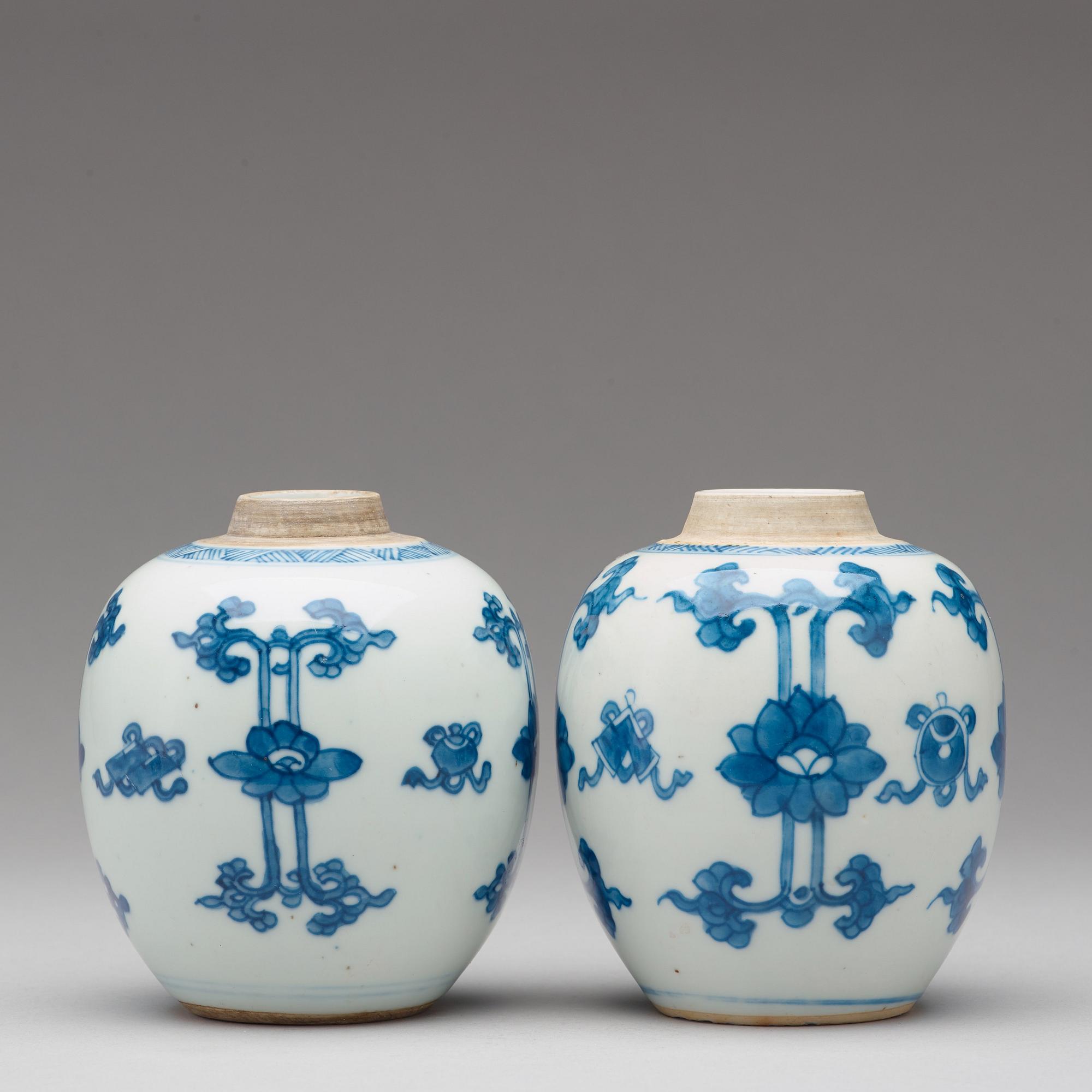Two blue and white tea caddies, Qing dynasty, Kangxi (1662-1722).