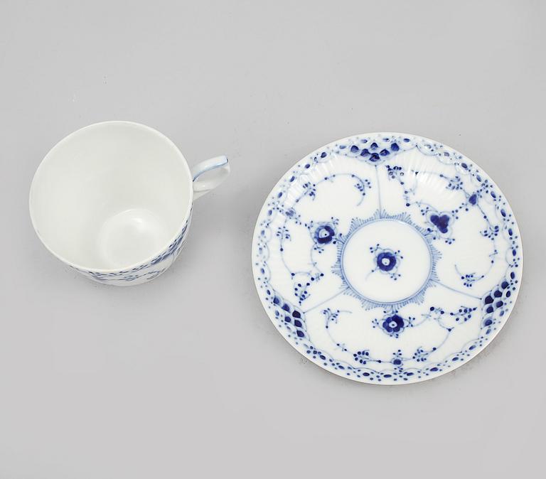 KAFFEKOPPAR med FAT, 8 st, "Musselmalet", porslin, Royal Copenhagen, 1900-talets andra hälft.