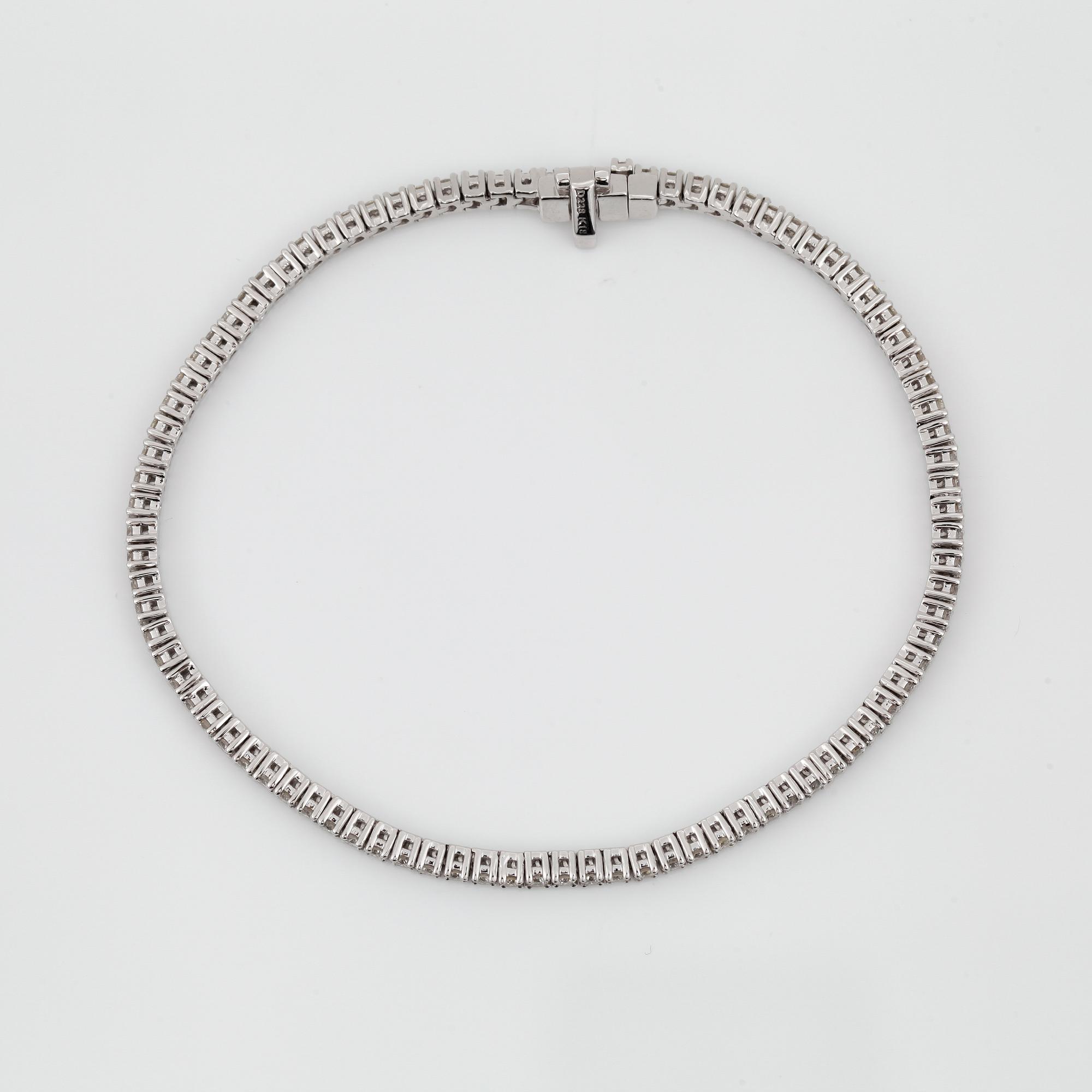 ARMBAND, rivière, 18k vitguld med briljantslipade diamanter tot ca 2.28ct.