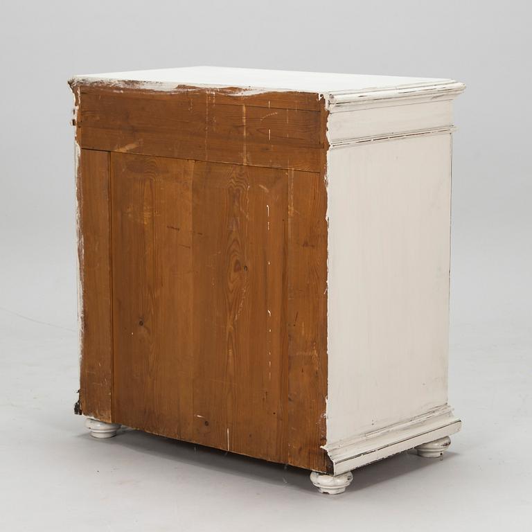 A late 19th century cabinet.