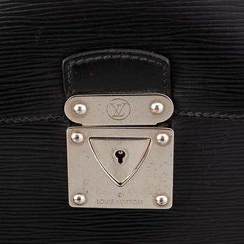 Louis Vuitton, a 'Neo Robusto' briefcase.