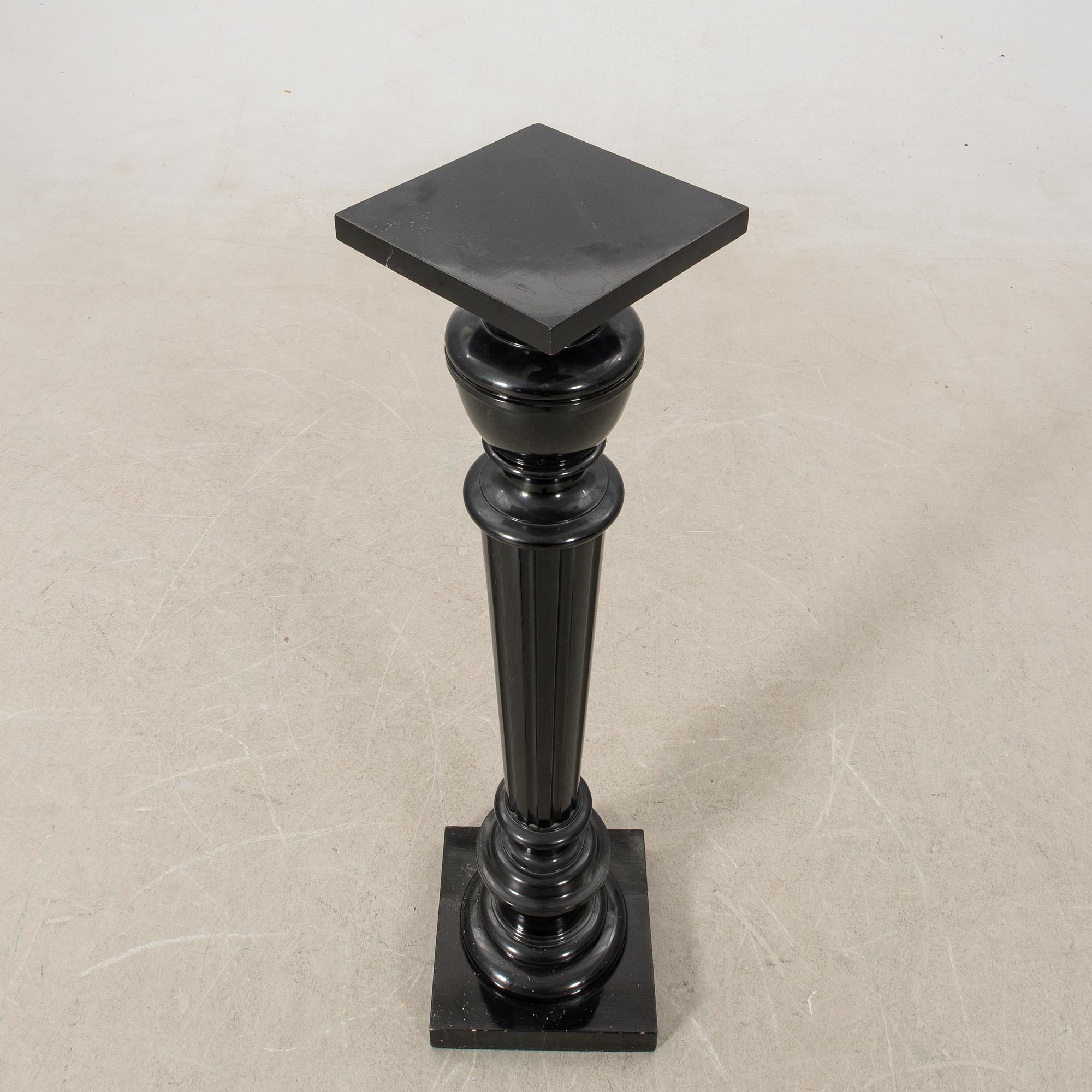 Pedestal early 20th century.