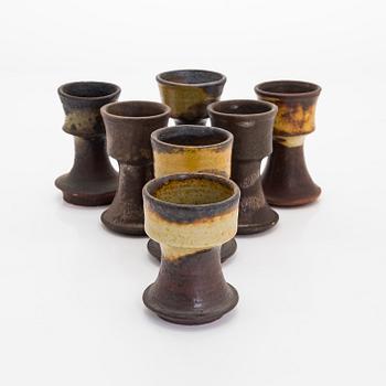 Liisa Hallamaa, munakuppeja, 7+3 kpl, kivitavaraa, signeerattu LH Arabia.