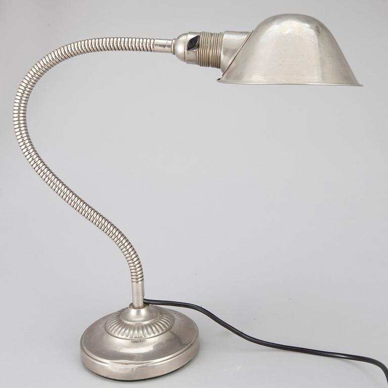 BORDSLAMPA, metall, 1900-talets första hälft.