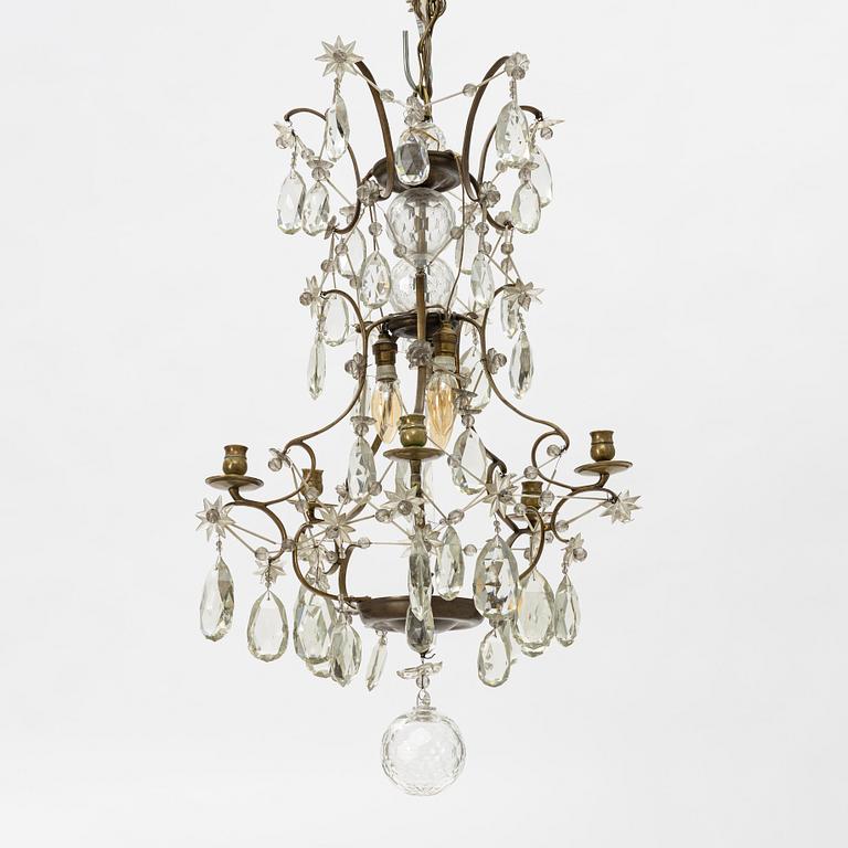 A Rococo style chandelier, early 20th Century.