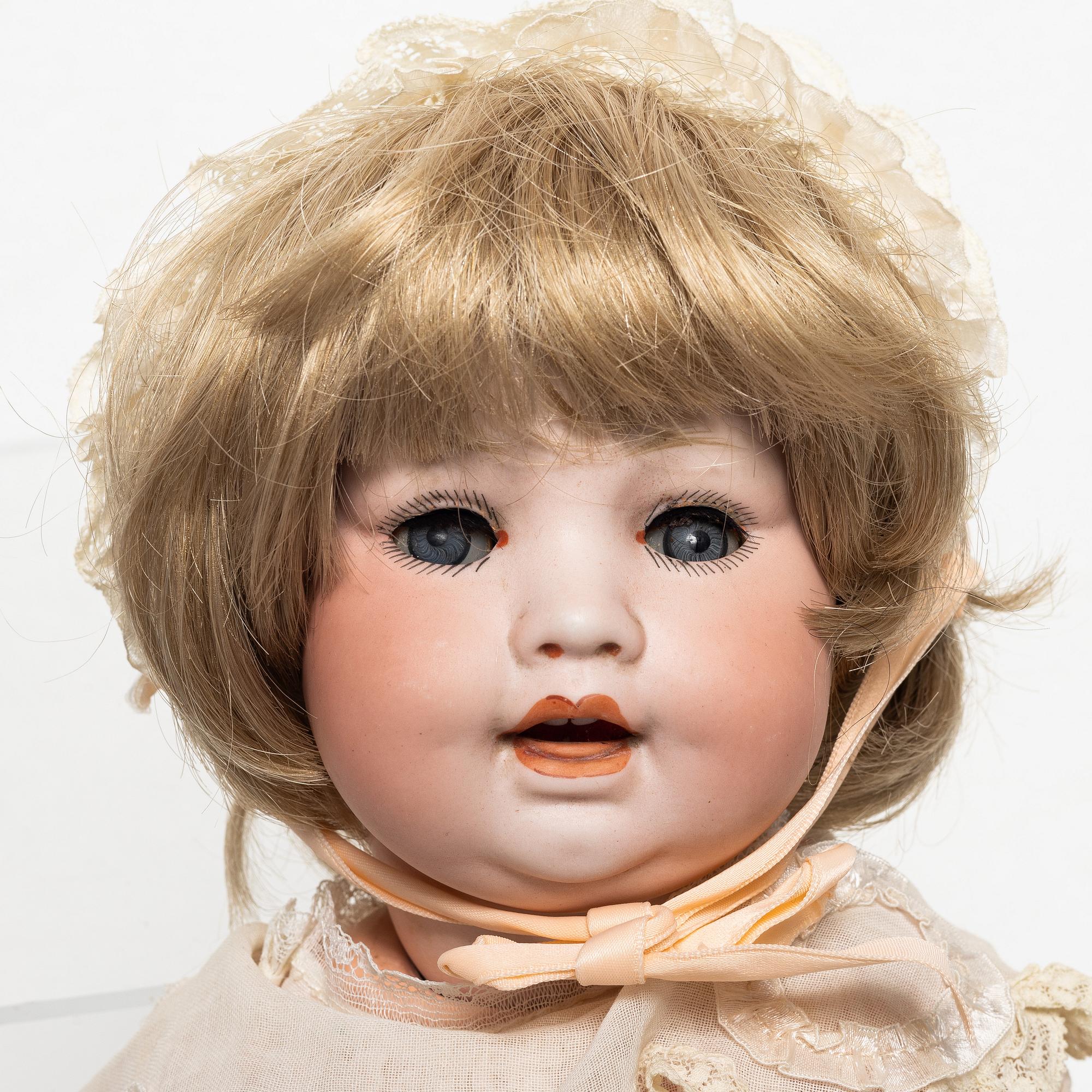 Girl doll, marked 1914, Shoenau & Hoffmeister or Mengersgereuth, Germany, circa 1920s.