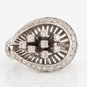 Ring, 18K white gold set with brilliant-cut and octagonal-cut diamonds.