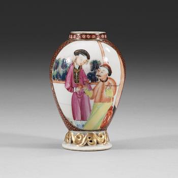 A famille rose tea caddy, Qing dynasty, Qianlong (1736-95).