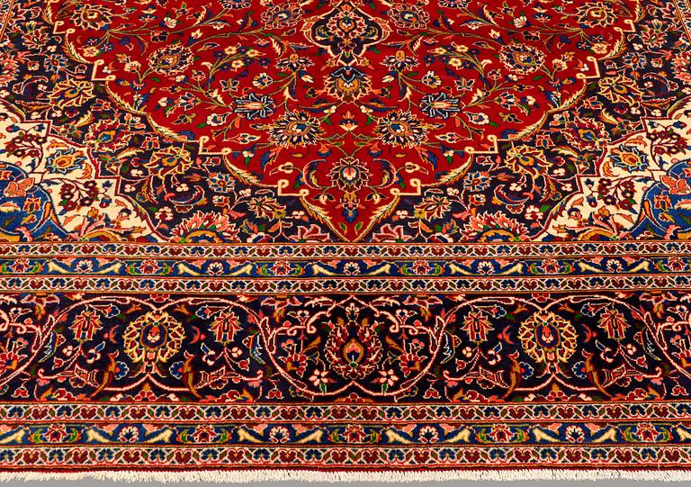 A CARPET, Kashan, ca 402 x 300 cm.