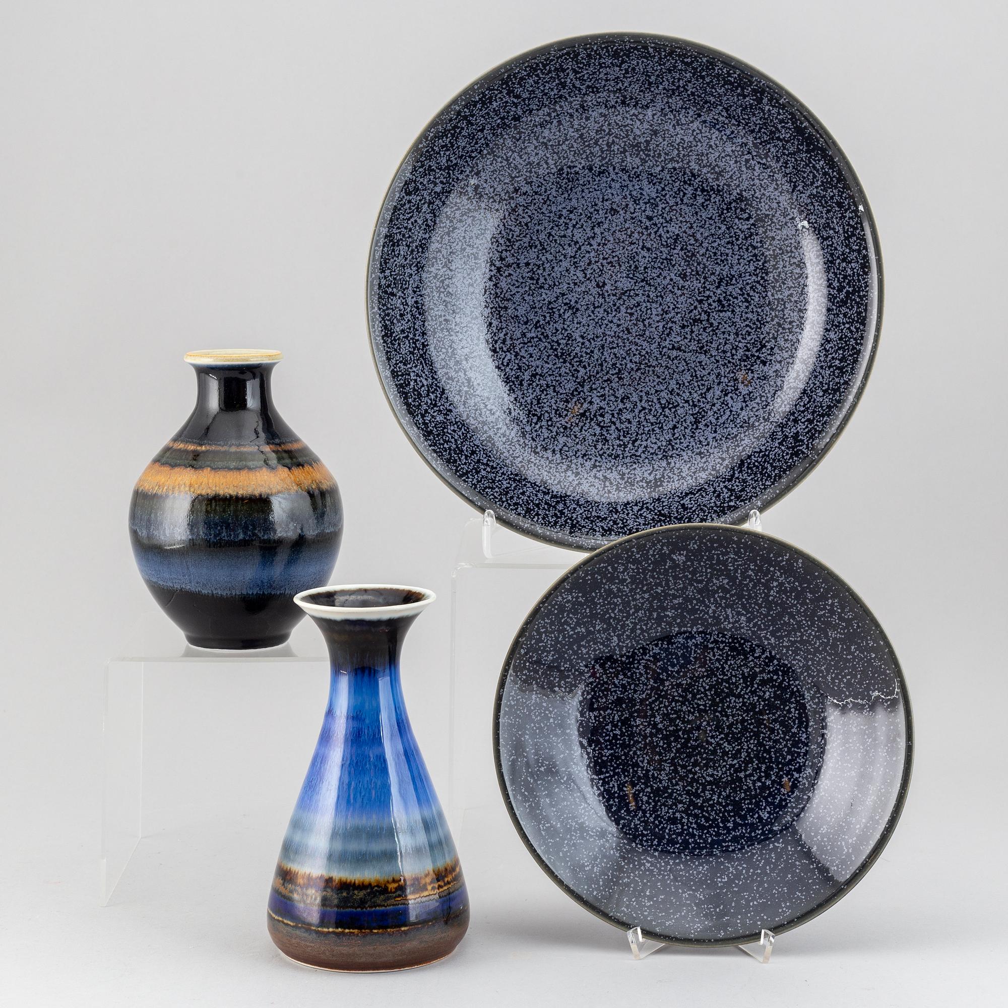 GÖSTA MILLBERG, a set of two stoneware dishes and two vases, Rörstrand.