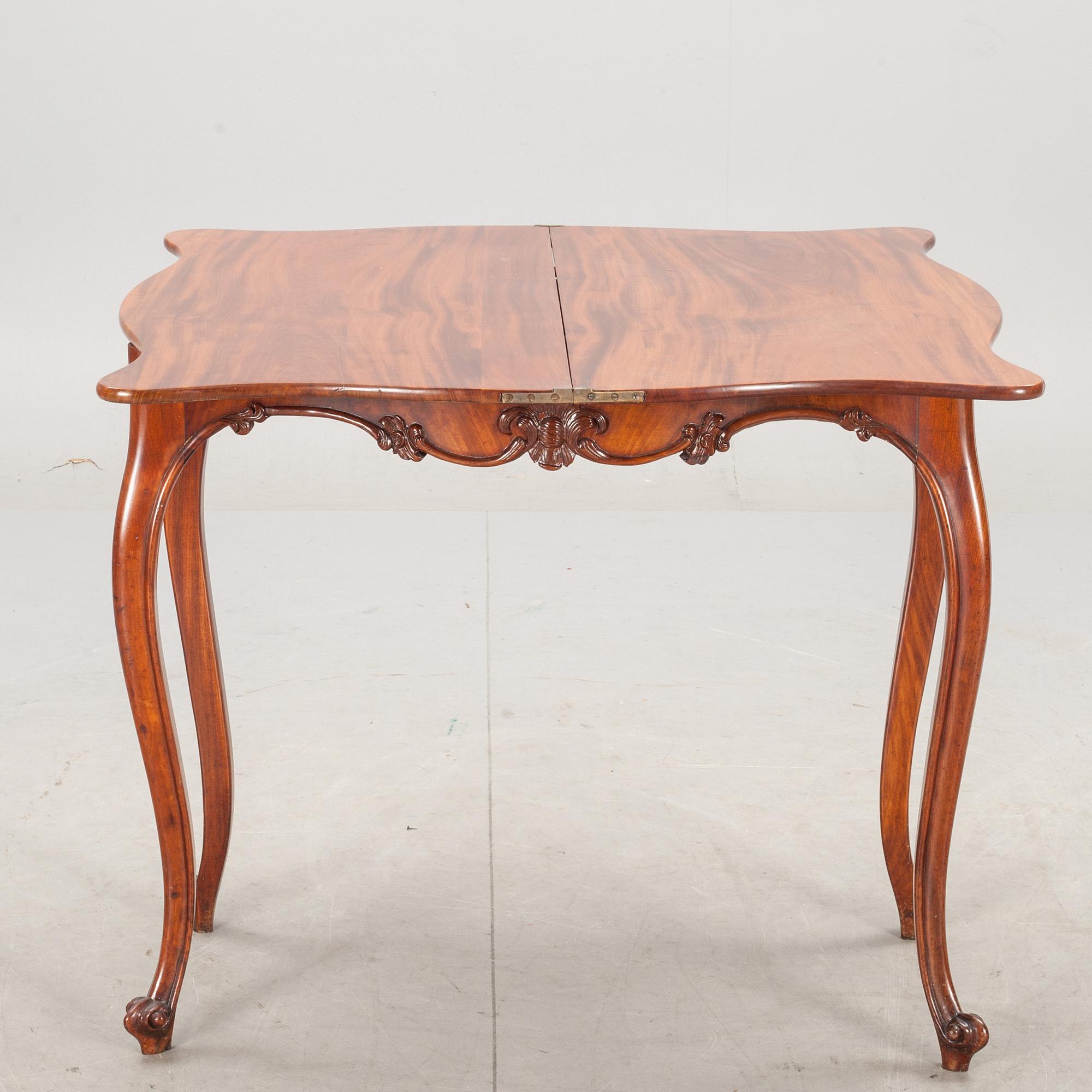 SPELBORD, nyrokoko. 1800-talets andra hälft.
