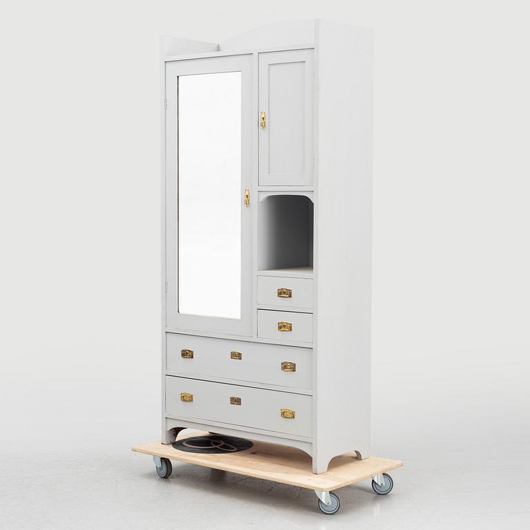 Klädskåp, jugend, 1900-talets början.