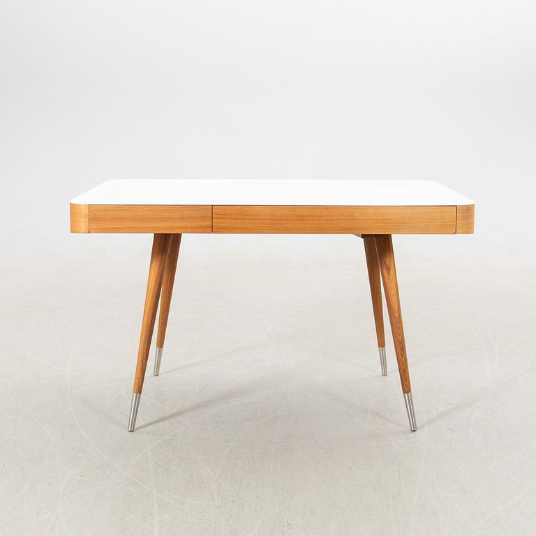Søren Nissen & Ebbe Gehl, skrivbord AK 1330 för Naver Collection 2000-tal.