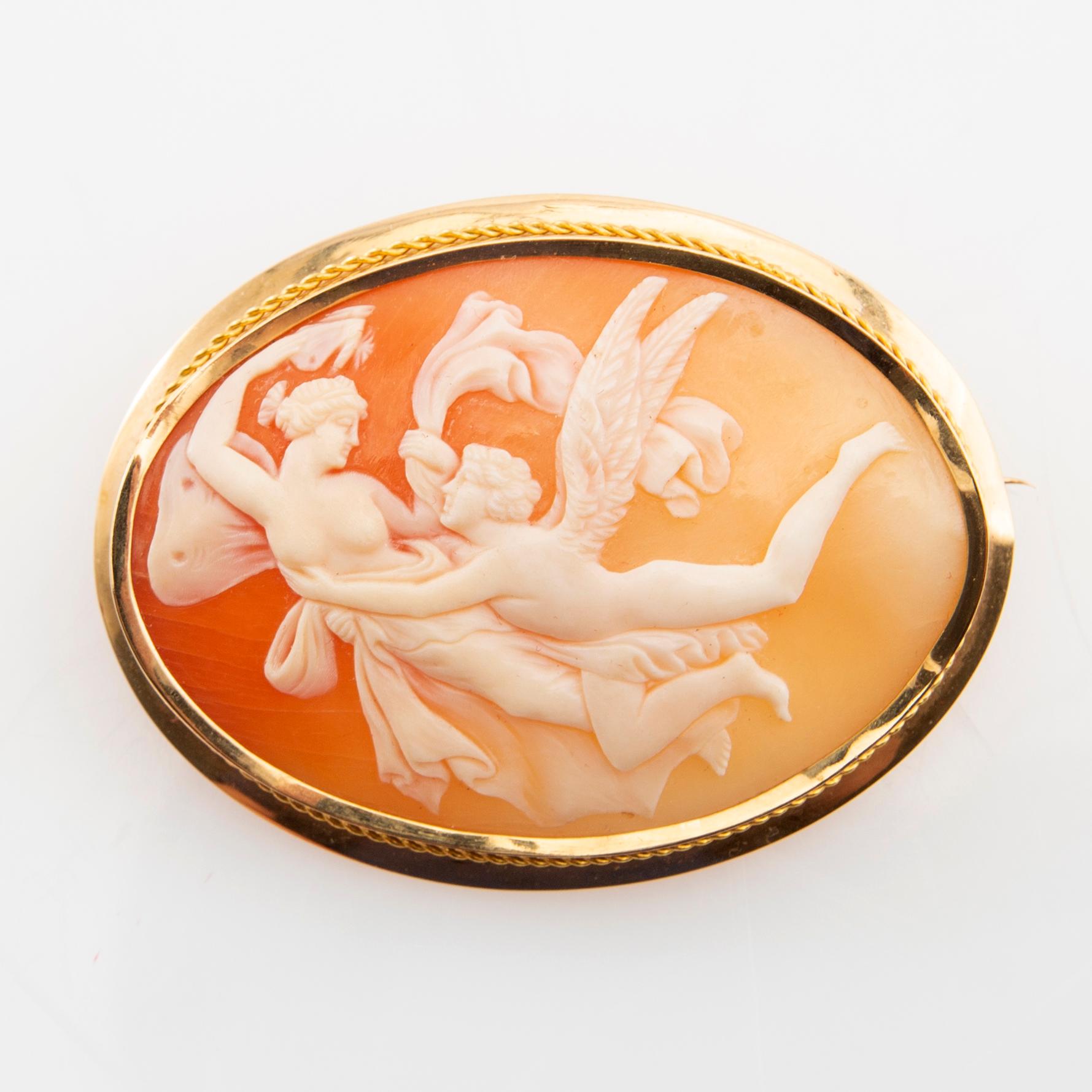 Brooch 18K gold with a carved shell cameo, Gustaf Dahlgren & Co Malmö 1940.