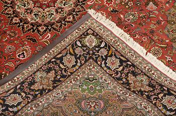 A part silk Tabriz carpet, approx. 50 Raj, 292 x 202 cm.