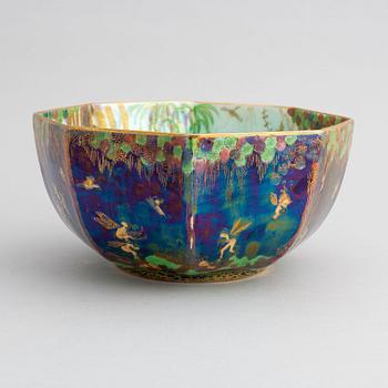 A Wedgewood "Fairyland lustre" porcelain bowl, first half of the 20th Century.
