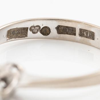 Ring 18K vitguld med en rund briljantslipad diamant.