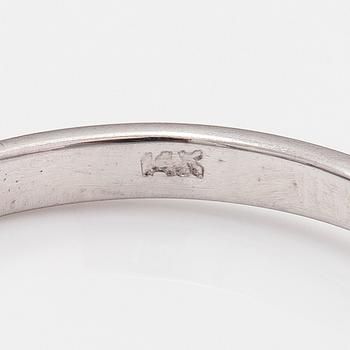 A 14K white gold ring with brilliant-cut diamonds ca. 0.60 ct in total.