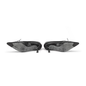 CHANEL, a pair of pumps. Size 37.