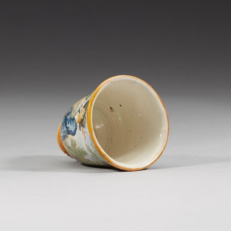 An Italian Maiolica cup, Abruzzo, 17/18th Century.
