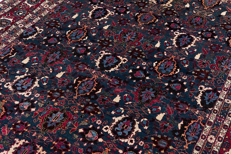 Matta, semiantik Teheran, norra Persien, ca 298 x 211 cm.