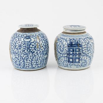 A set of two blue and white jars with covers, late Qing dynasty, circa 1900.