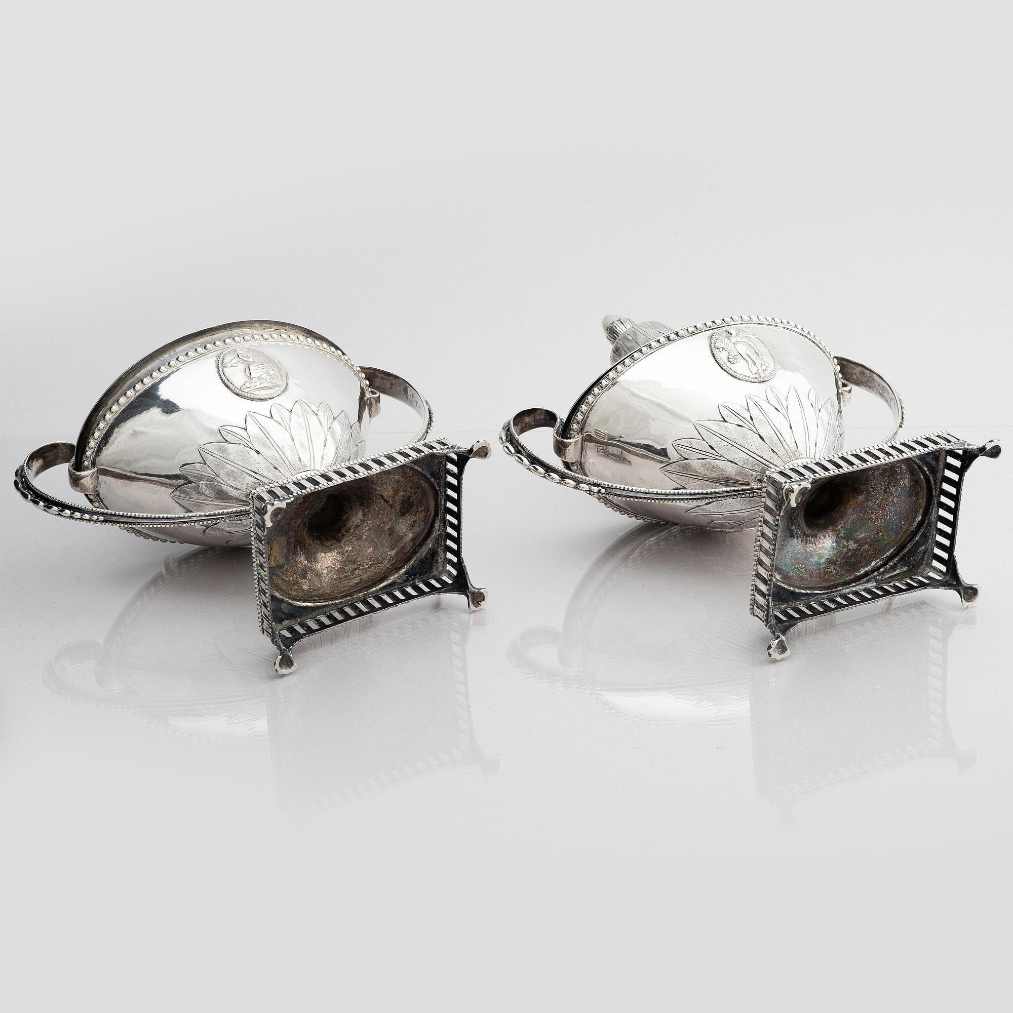 Gustaf Henrik Sidwall, sockerskålar med lock, ett par, silver, Norrköping 1793. Gustavianska.