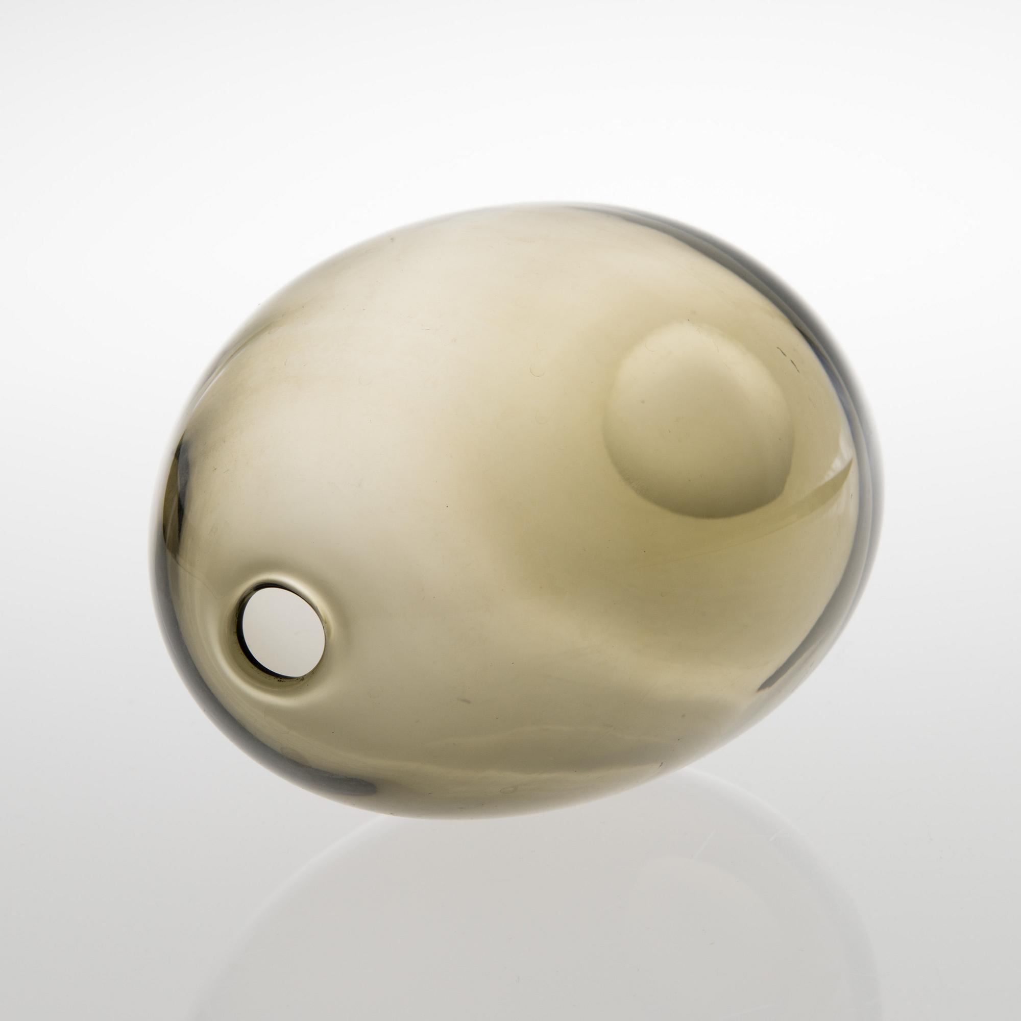 A Soap Bubble glass sculpture manufactured by Nuutajärvi in the early 1960s.