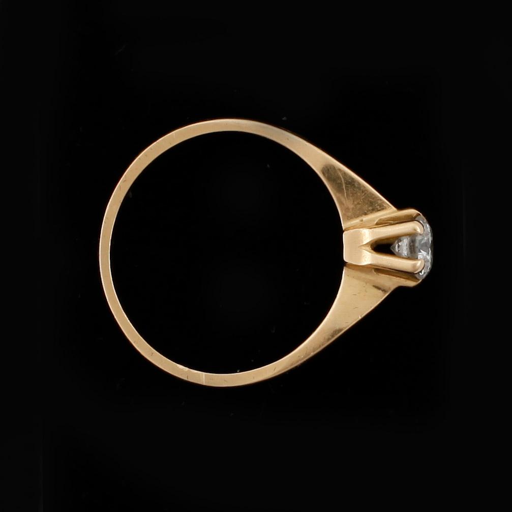 RING, 18k guld, briljantslipad diamant, 0,36 ct. Vikt ca 2 g.