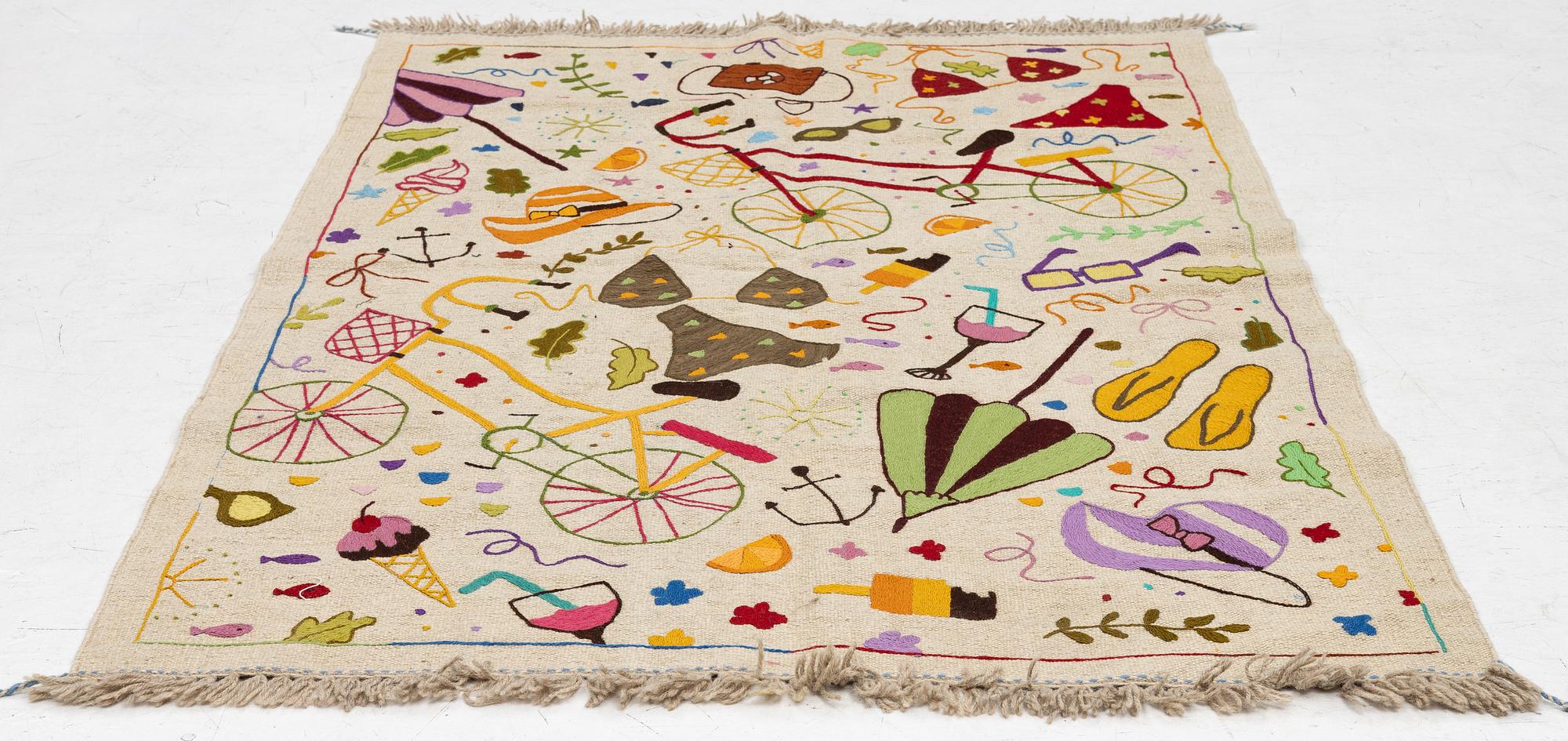 A hand-embroidered Kelim rug, 184 x 121 cm.