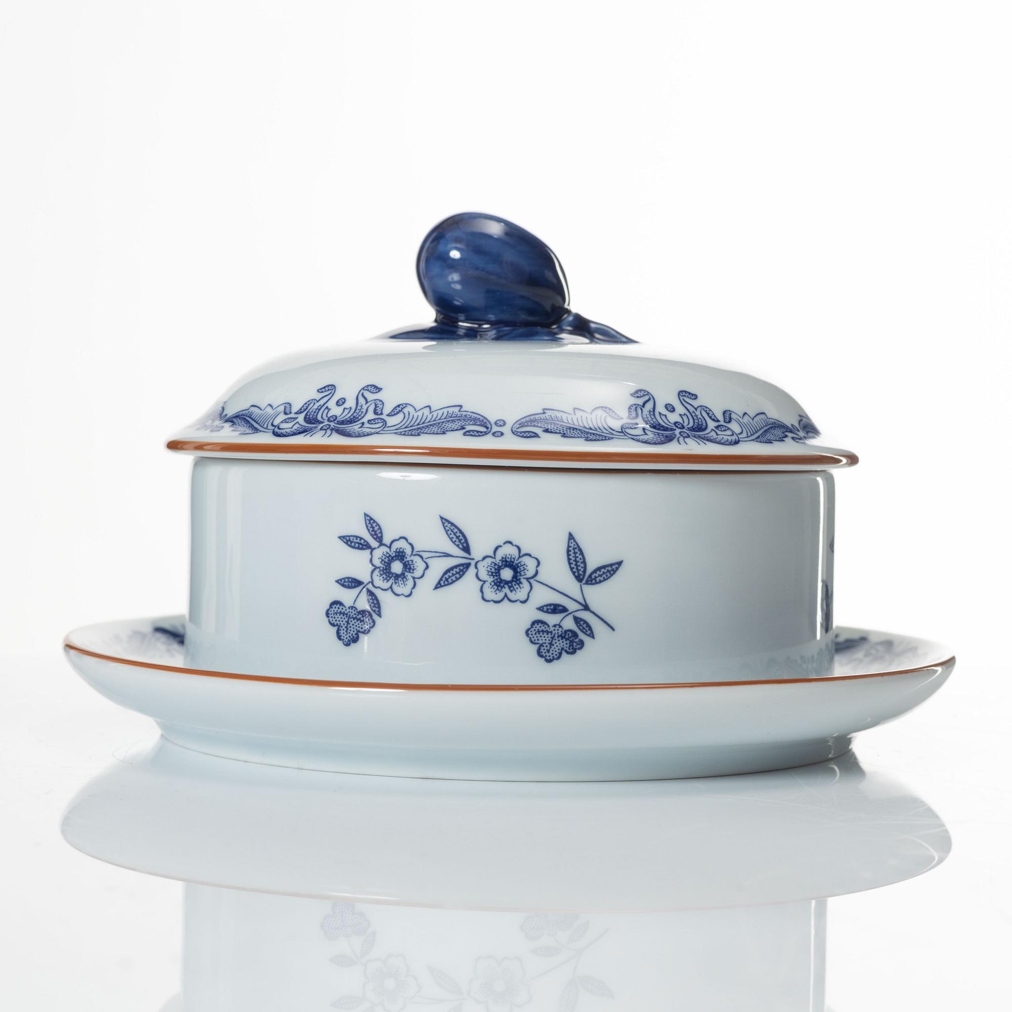 A 33-piece 'Ostindia' creamware tea and coffee service, Rörstrand.