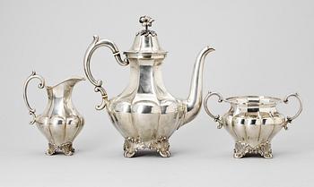 KAFFESERVIS, 3 delar, silver, rokokostil, CG Hallberg Stockholm 1917. Tot vikt ca 1260 gram.