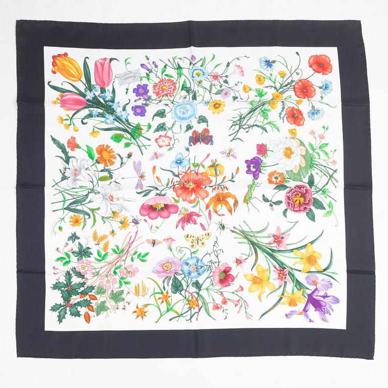 Gucci, a 'Flora' twill silk scarf.