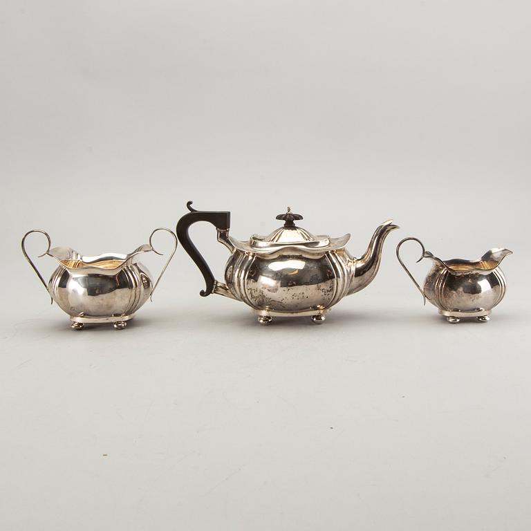 An English 3 pcs silver tea service, Birmingham 1908/09, total weight 570 gr.