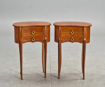 LAMPBORD, ett par.  Gustaviansk stil, 1900-talets andra hälft.