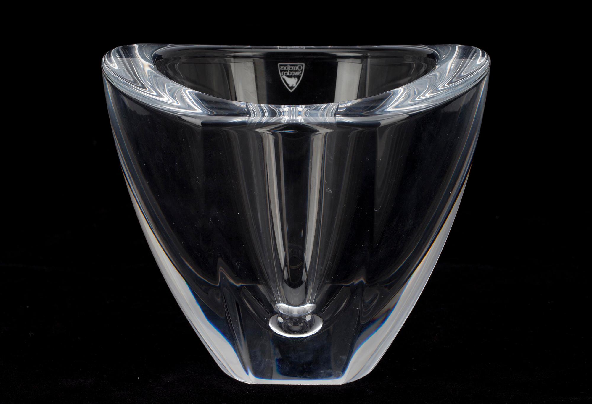 VAS, "Mirror", Erika Lagerbielke, Orrefors samt VAS, "Marcel" Timo Sarpaneva, Iittala, sekelskiftet 1900/2000.