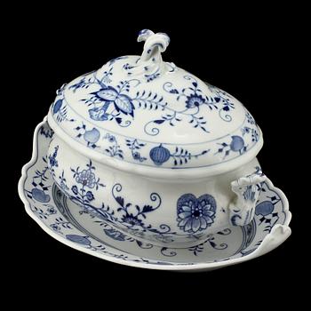 TERRIN SAMT UNDERFAT, porslin, Meissen, 1900-tal.