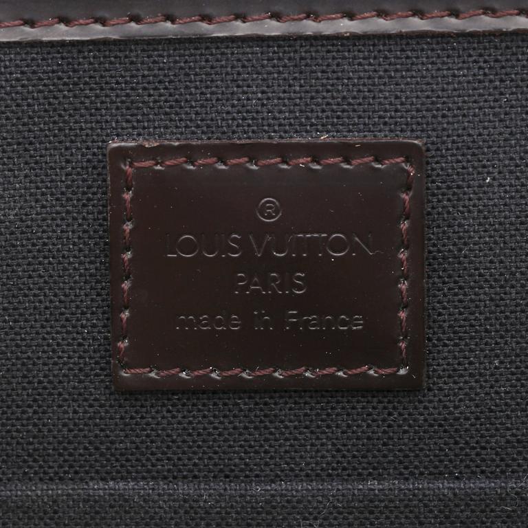 LOUIS VUITTON, a brown leather messanger bag with embossed logo.